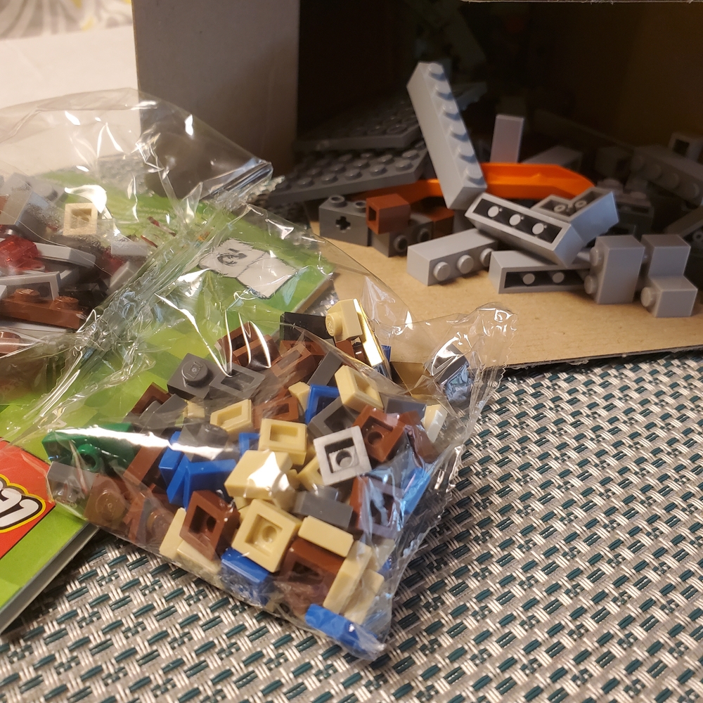 LEGO Minecraft Micro World Set - Picture 2 of 3